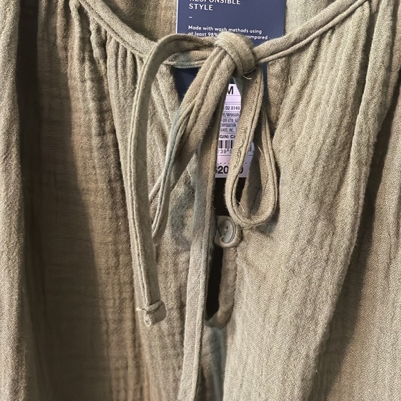 NWT green blouse - Picture 3 of 5